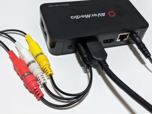 AVerMedia ER330本体にコンポジット変換ケーブルを繋ぐ