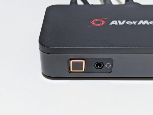 AVerMedia ER330本体の赤く点灯する電源ボタン
