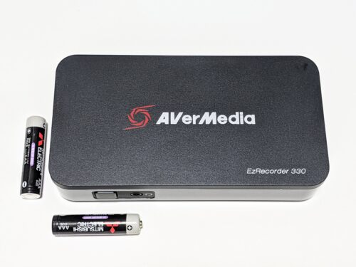 AVerMedia ER330本体と単4電池2本